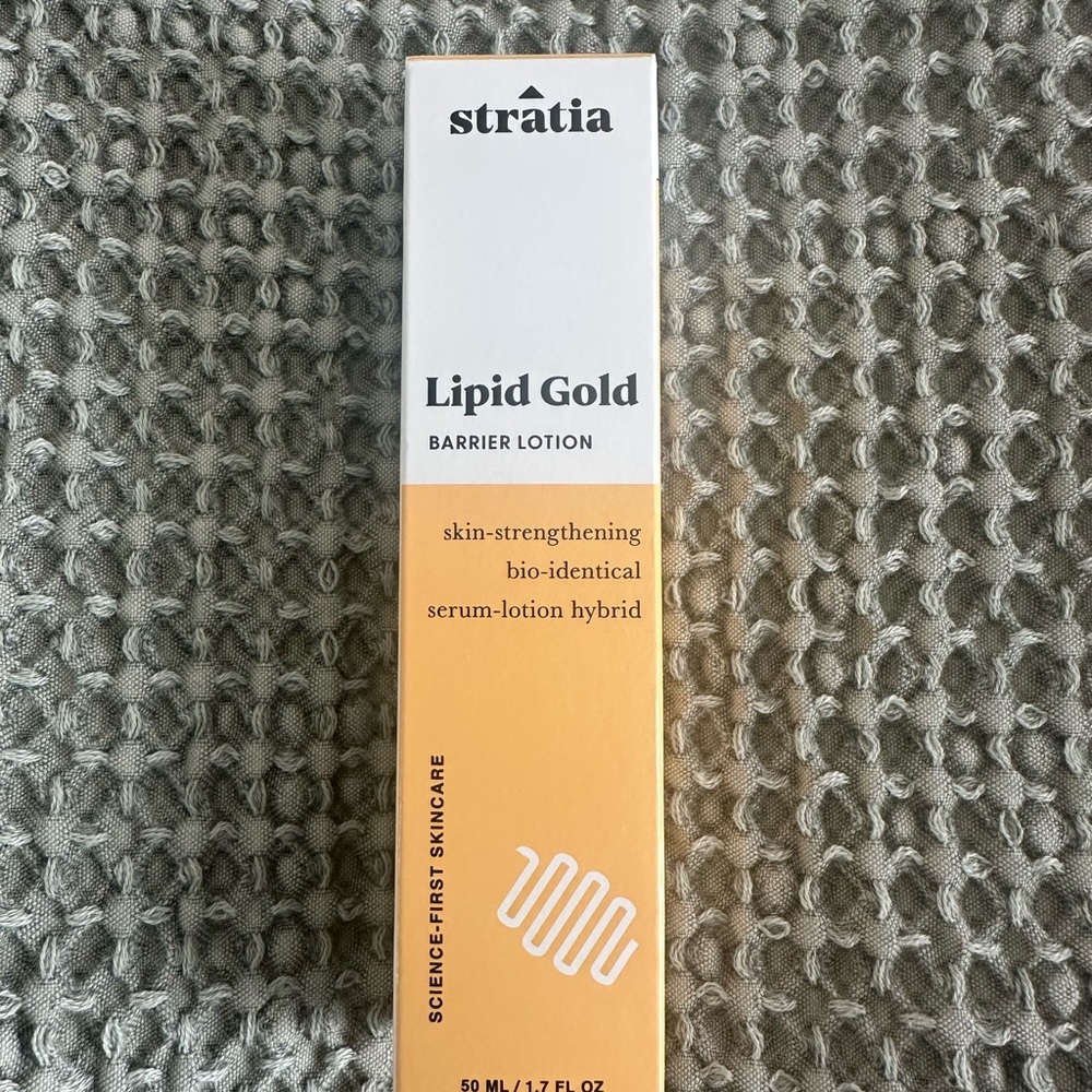 Lipid Gold Barrier Lotion - Cream and Gold